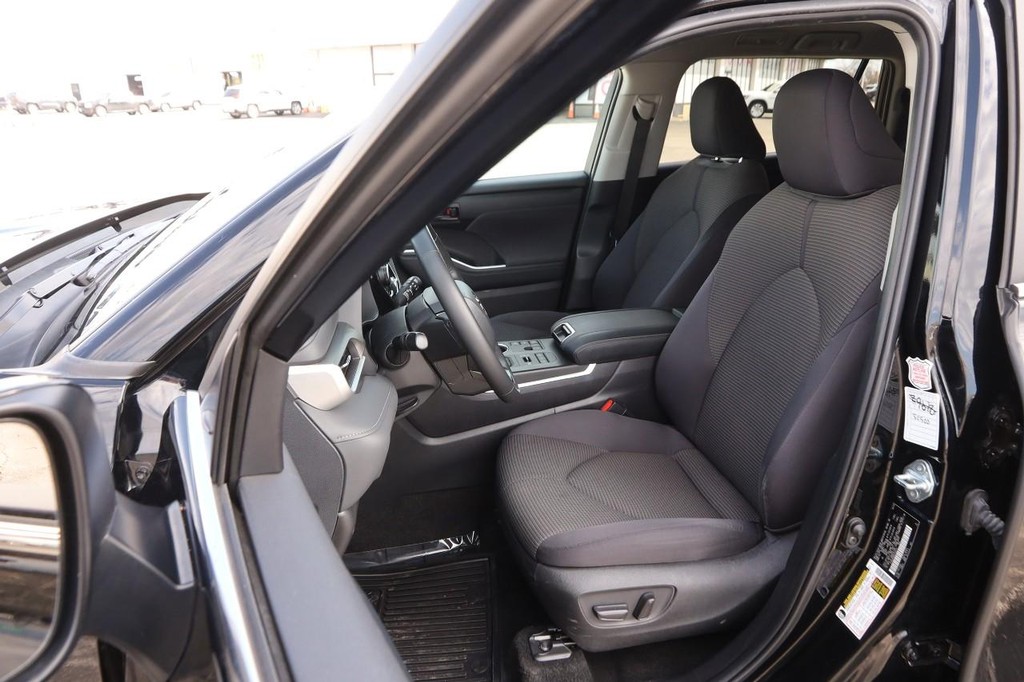 Toyota Highlander Vehicle Full-screen Gallery Image 9