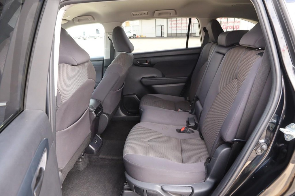 Toyota Highlander Vehicle Full-screen Gallery Image 10