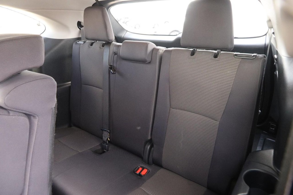 Toyota Highlander Vehicle Full-screen Gallery Image 11