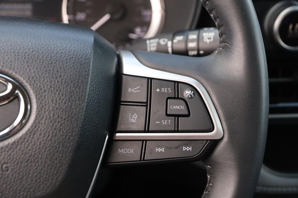 Toyota Highlander Vehicle Full-screen Gallery Image 14