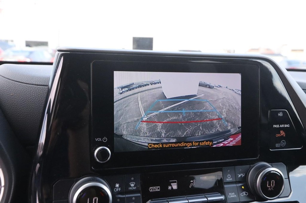 Toyota Highlander Vehicle Full-screen Gallery Image 18