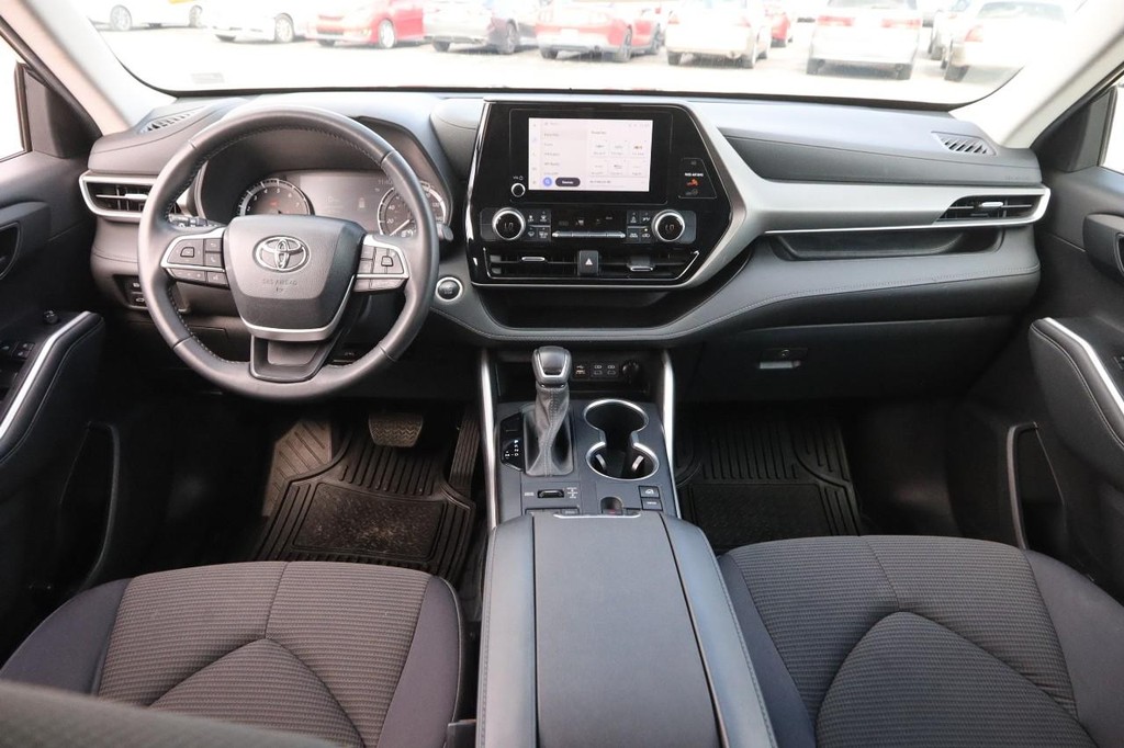 Toyota Highlander Vehicle Full-screen Gallery Image 22