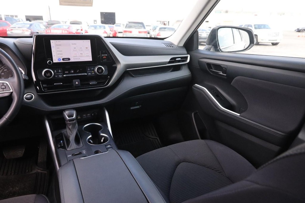 Toyota Highlander Vehicle Full-screen Gallery Image 26