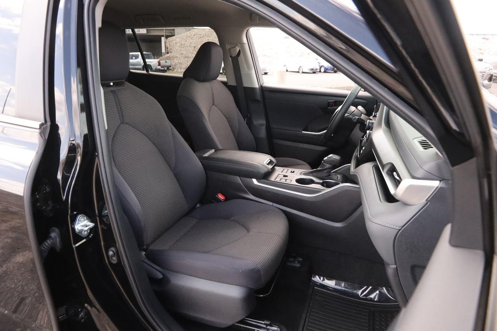 Toyota Highlander Vehicle Full-screen Gallery Image 27