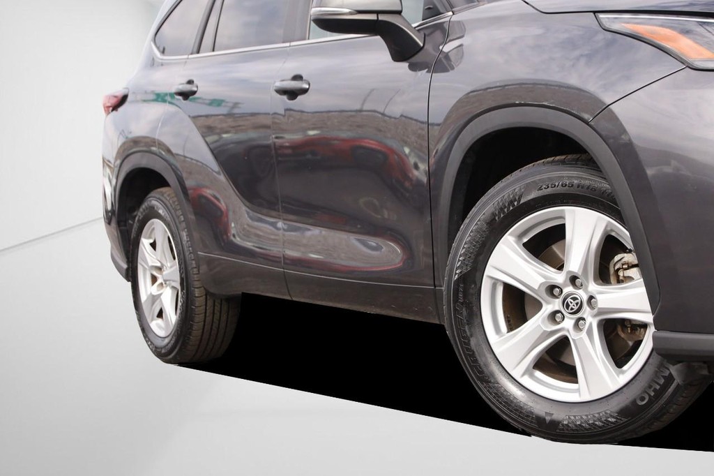 Toyota Highlander Vehicle Full-screen Gallery Image 3