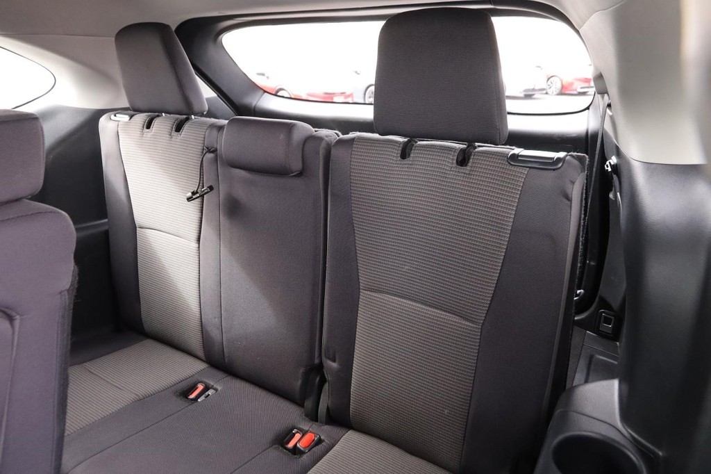 Toyota Highlander Vehicle Full-screen Gallery Image 11