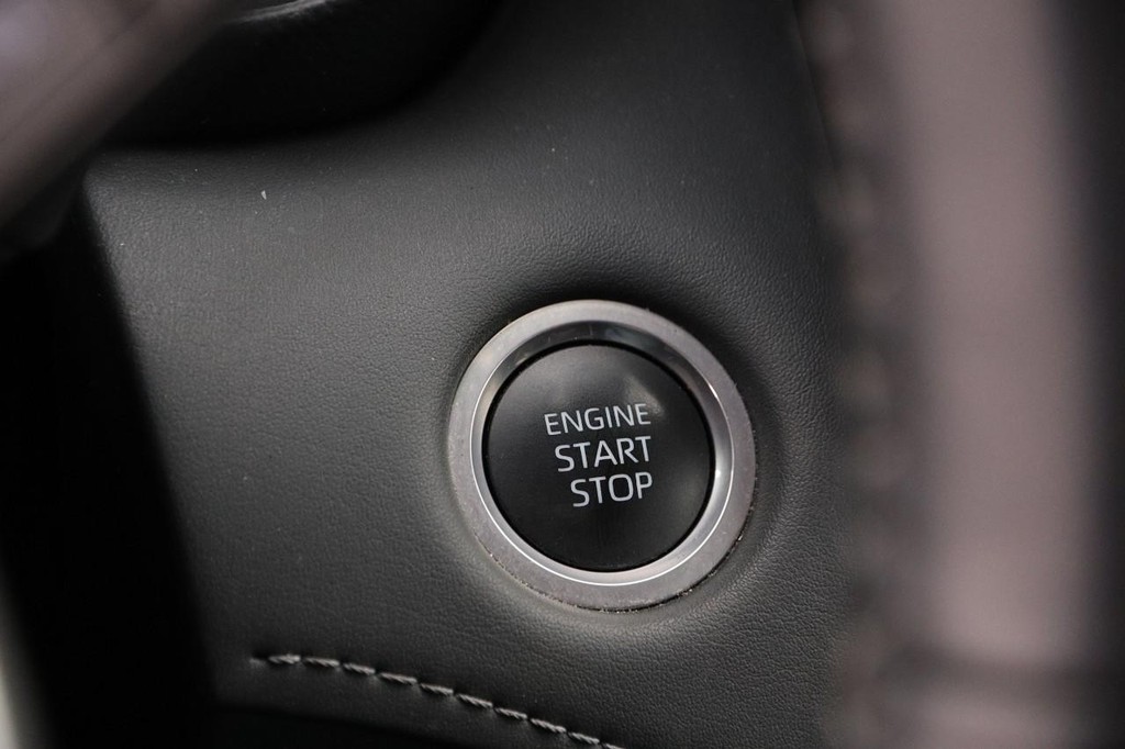 Toyota Highlander Vehicle Full-screen Gallery Image 16