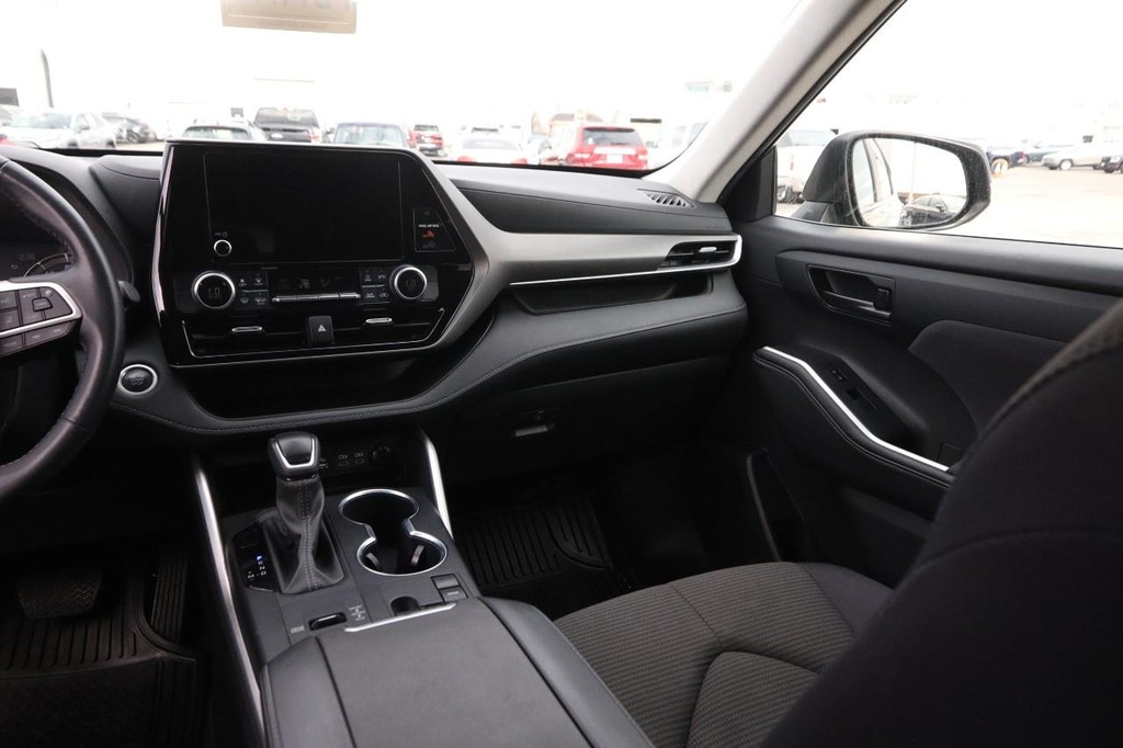 Toyota Highlander Vehicle Full-screen Gallery Image 26