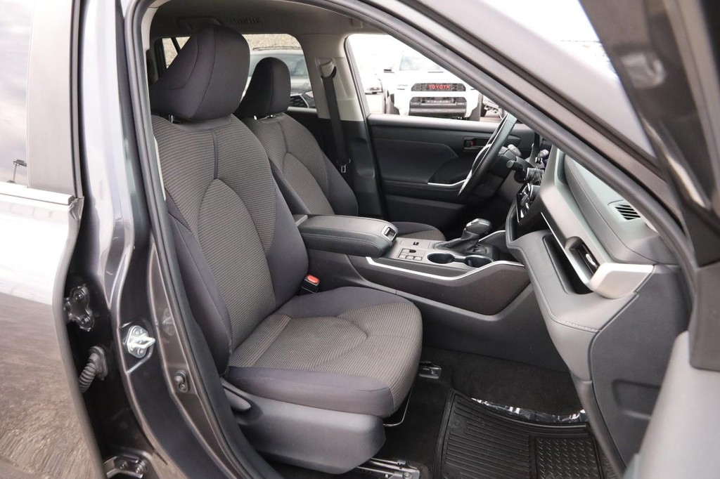 Toyota Highlander Vehicle Full-screen Gallery Image 27