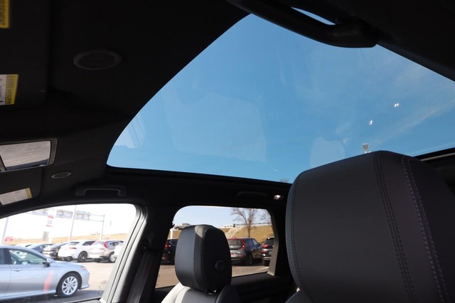 Land Rover Discovery Sport Vehicle Image 09