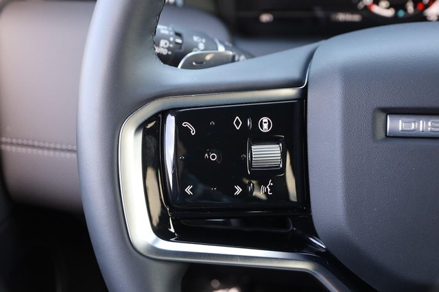 Land Rover Discovery Sport Vehicle Image 13