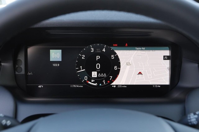 Land Rover Discovery Sport Vehicle Image 15