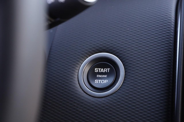 Land Rover Discovery Sport Vehicle Image 16