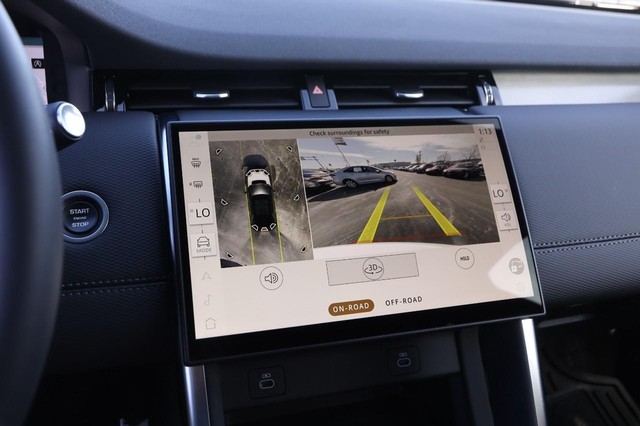 Land Rover Discovery Sport Vehicle Image 18