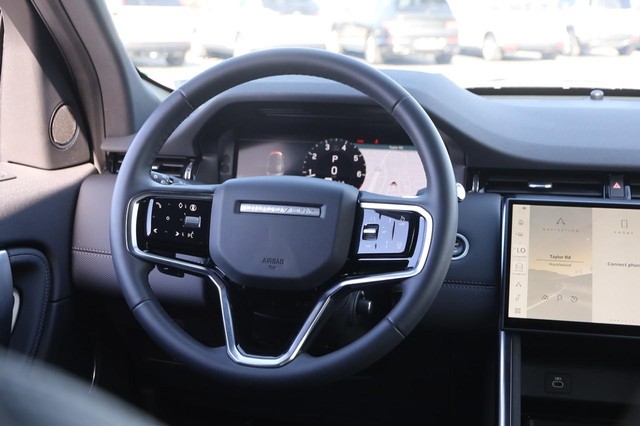 Land Rover Discovery Sport Vehicle Image 21