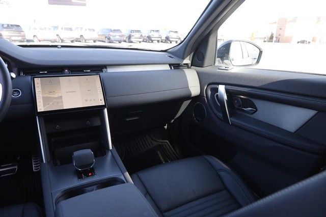 Land Rover Discovery Sport Vehicle Image 23