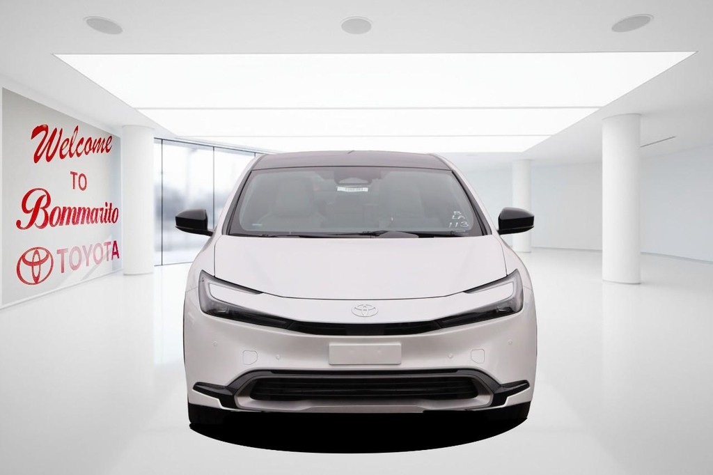 Toyota Prius Vehicle Full-screen Gallery Image 4