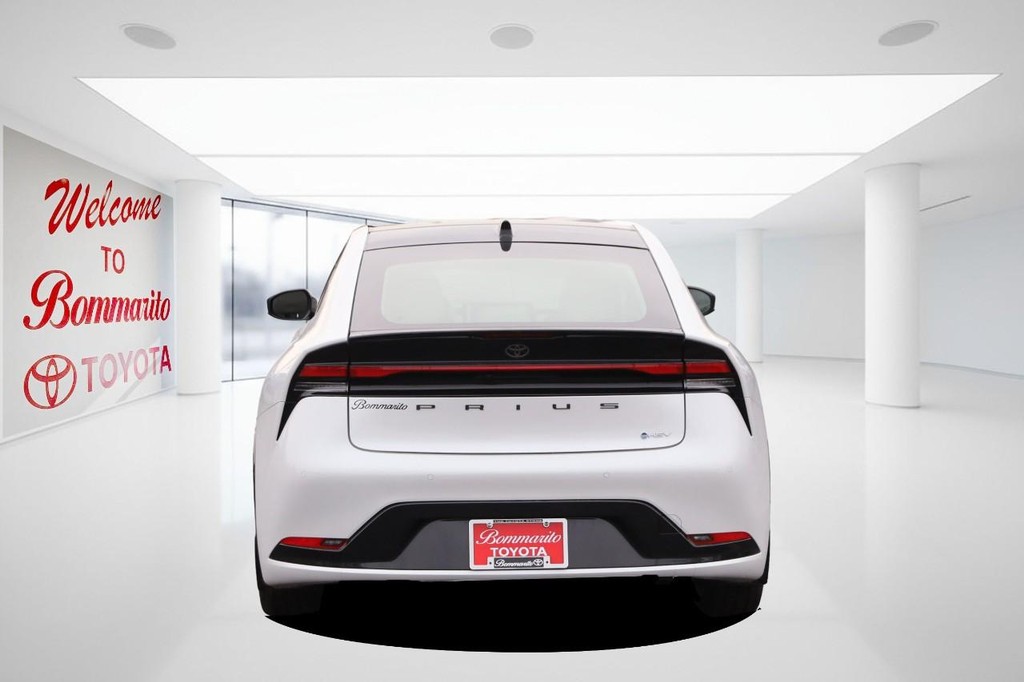 Toyota Prius Vehicle Full-screen Gallery Image 6