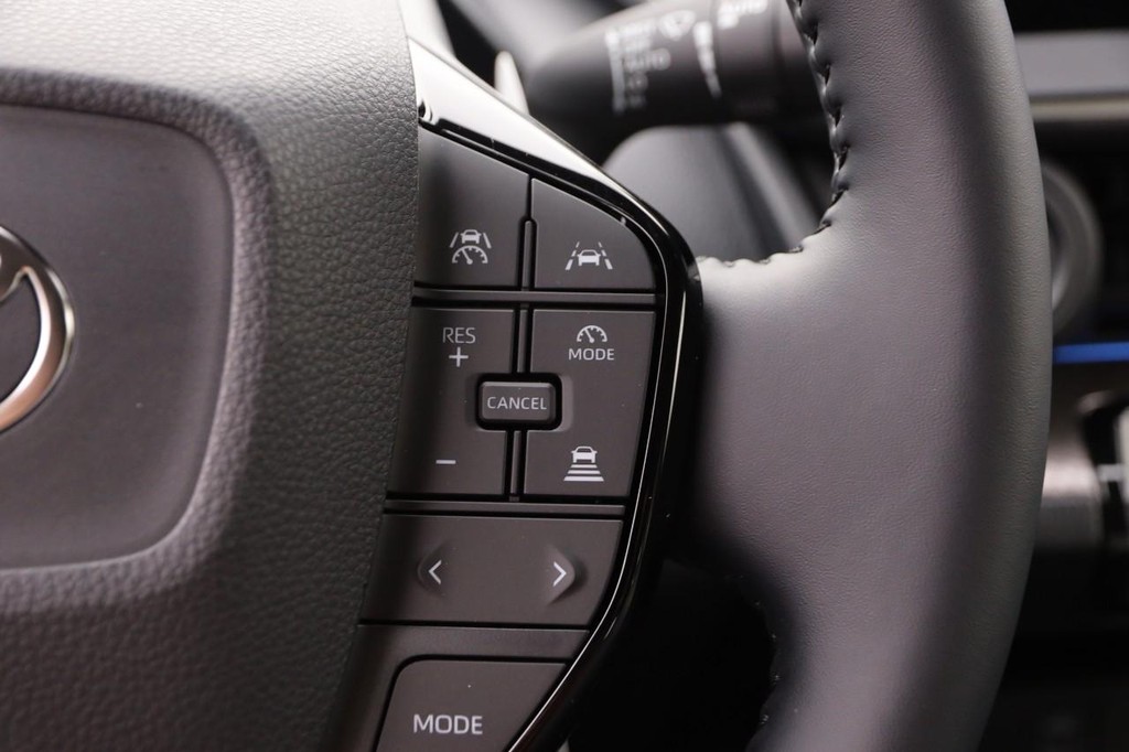 Toyota Prius Vehicle Full-screen Gallery Image 13