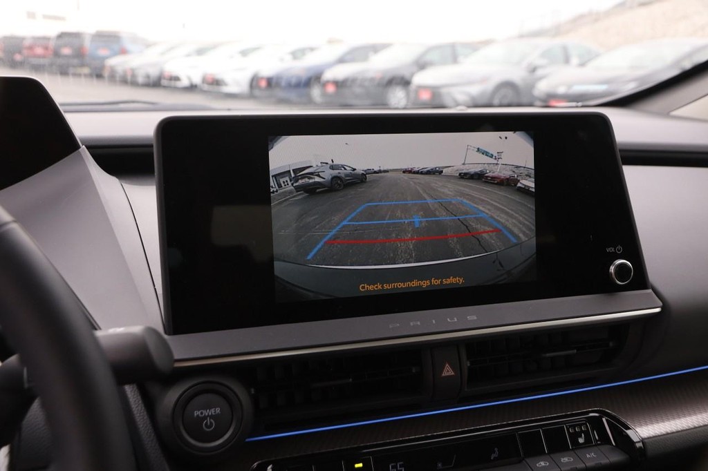 Toyota Prius Vehicle Full-screen Gallery Image 17