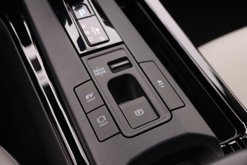 Toyota Prius Vehicle Full-screen Gallery Image 19