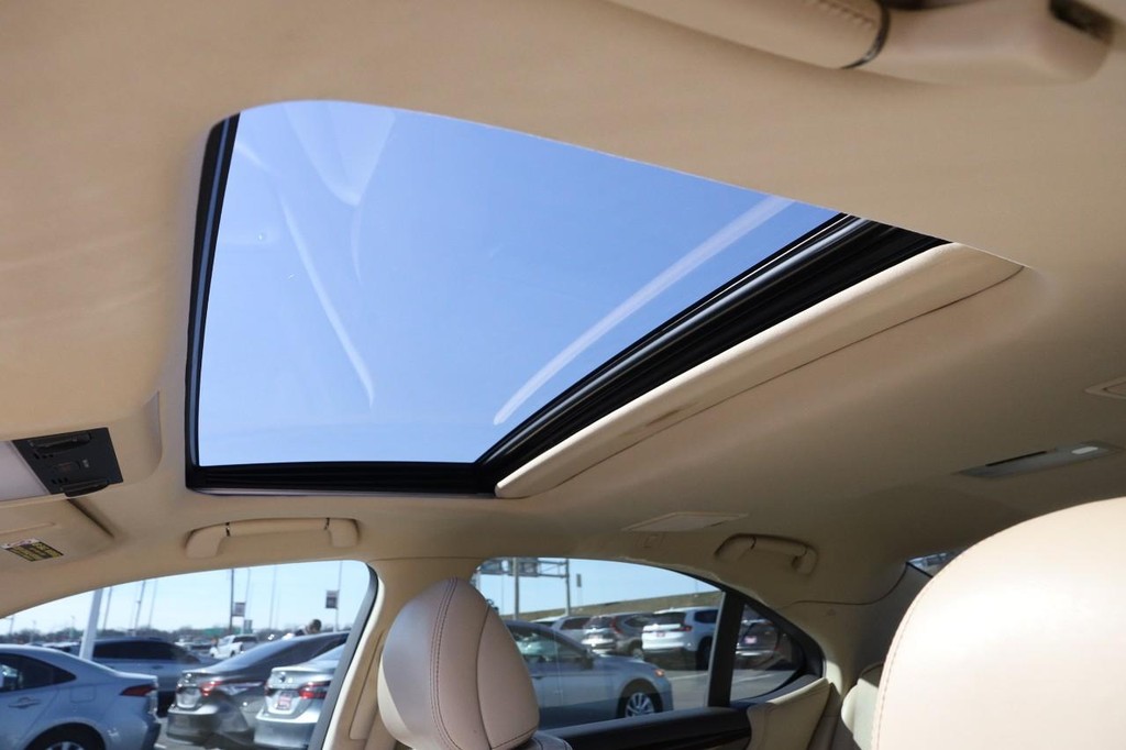 Lexus LS 460 Vehicle Full-screen Gallery Image 8