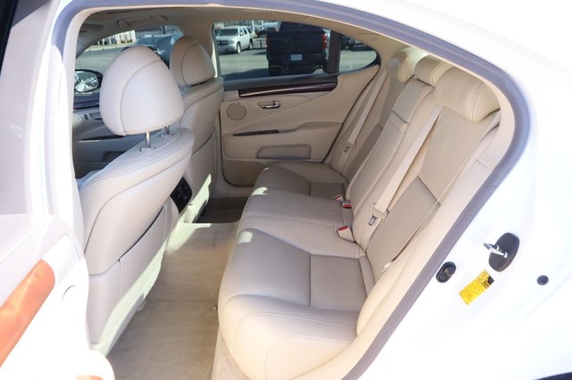 Lexus LS 460 Vehicle Image 10