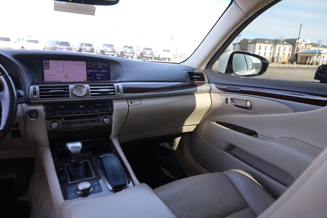 Lexus LS 460 Vehicle Image 27
