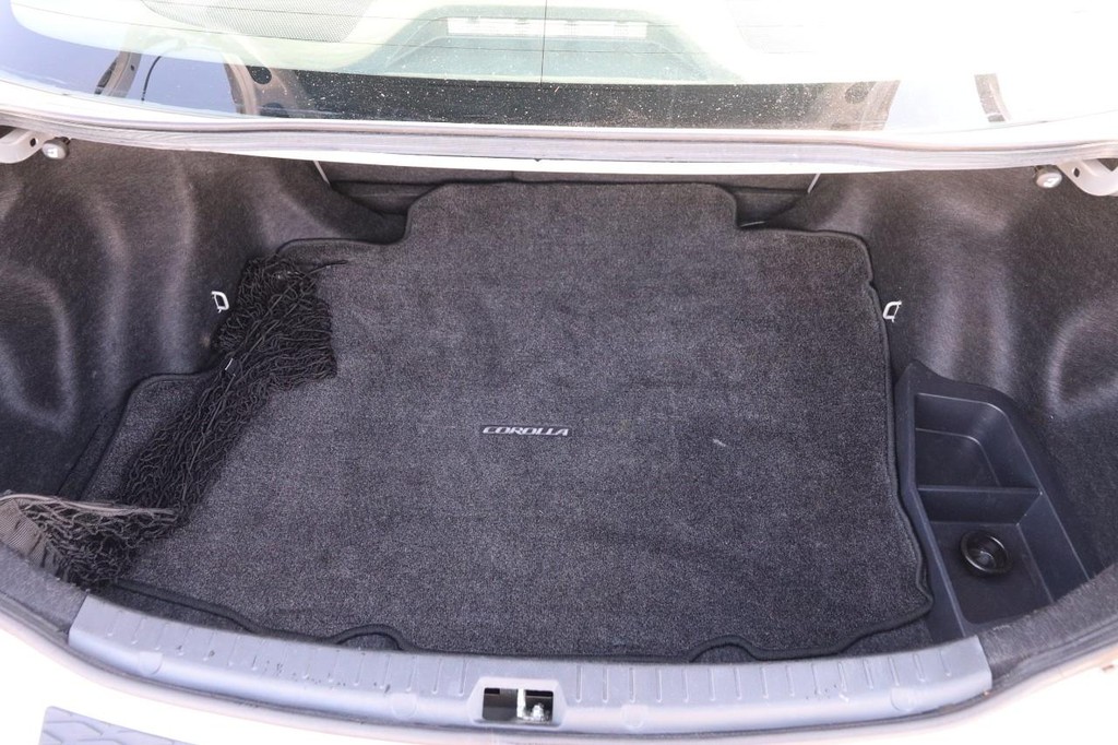 Toyota Corolla Vehicle Full-screen Gallery Image 7