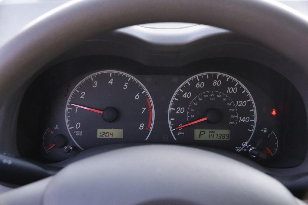 Toyota Corolla Vehicle Full-screen Gallery Image 11