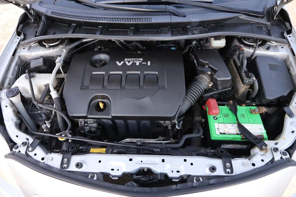 Toyota Corolla Vehicle Full-screen Gallery Image 20