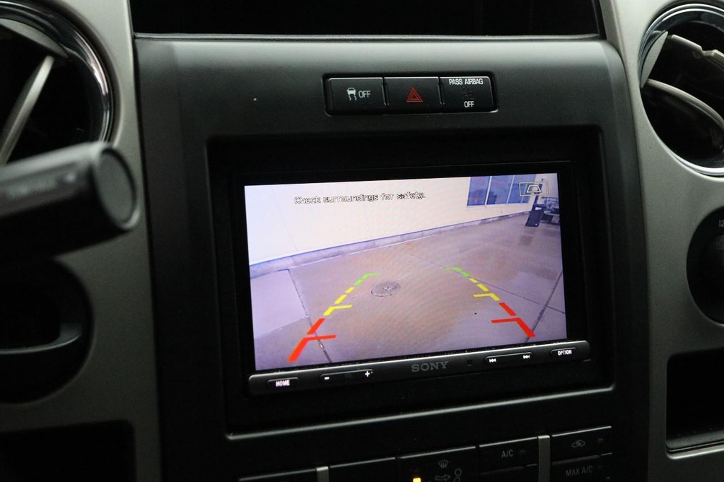 Ford F-150 Vehicle Full-screen Gallery Image 16