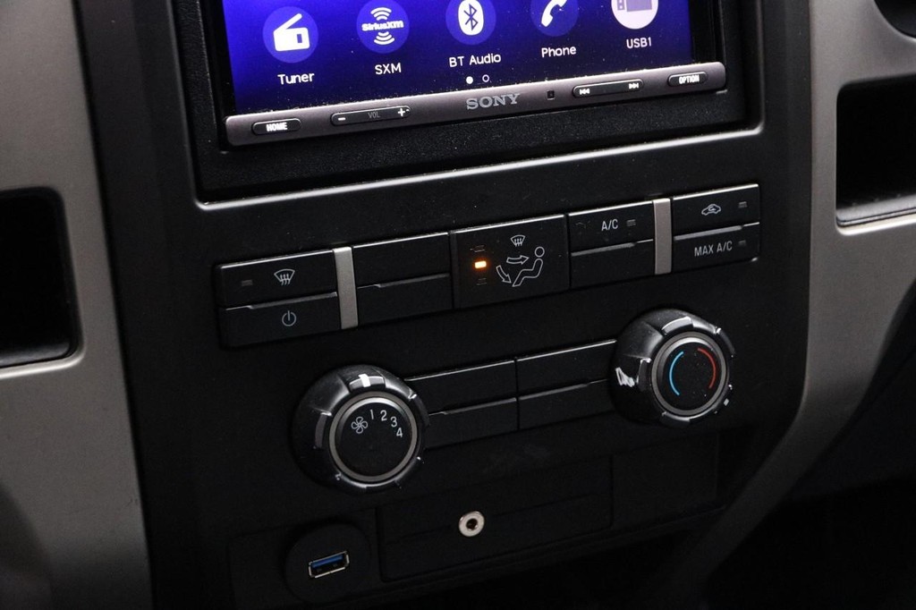 Ford F-150 Vehicle Full-screen Gallery Image 17