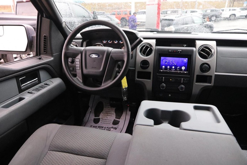 Ford F-150 Vehicle Full-screen Gallery Image 18