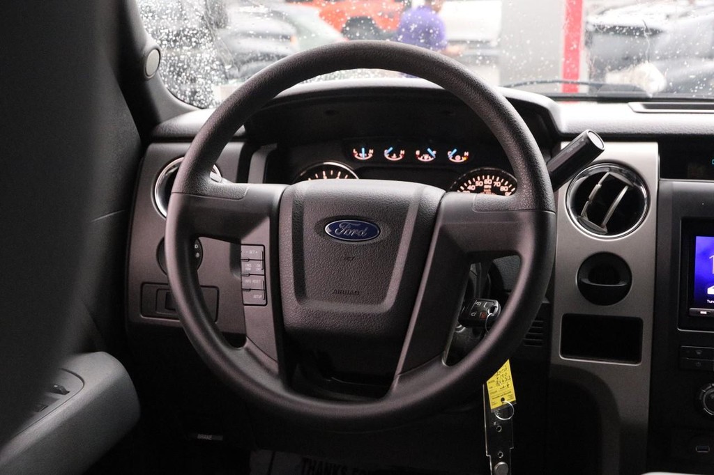 Ford F-150 Vehicle Full-screen Gallery Image 20