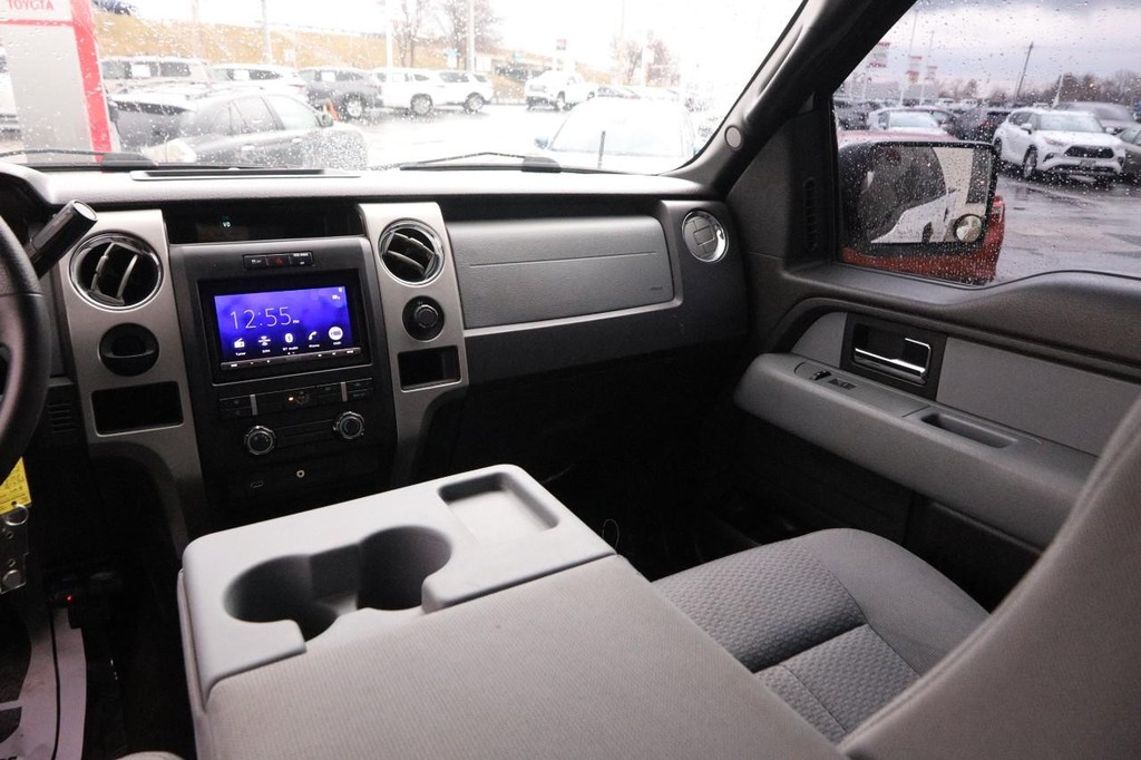 Ford F-150 Vehicle Full-screen Gallery Image 21