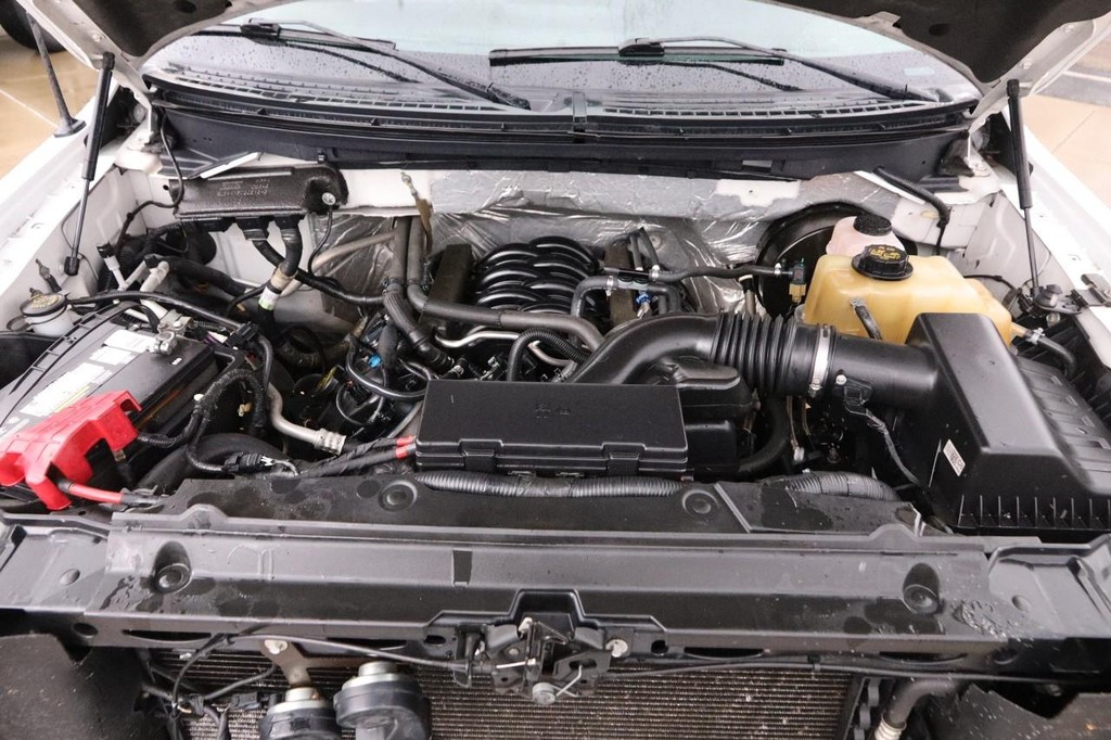 Ford F-150 Vehicle Full-screen Gallery Image 23