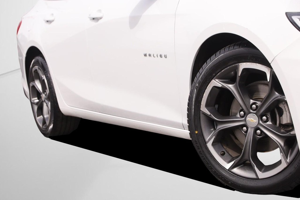 Chevrolet Malibu Vehicle Full-screen Gallery Image 3