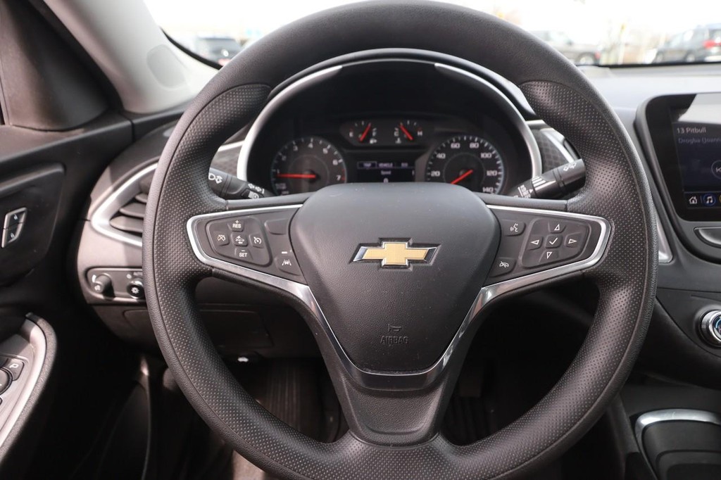 Chevrolet Malibu Vehicle Full-screen Gallery Image 10