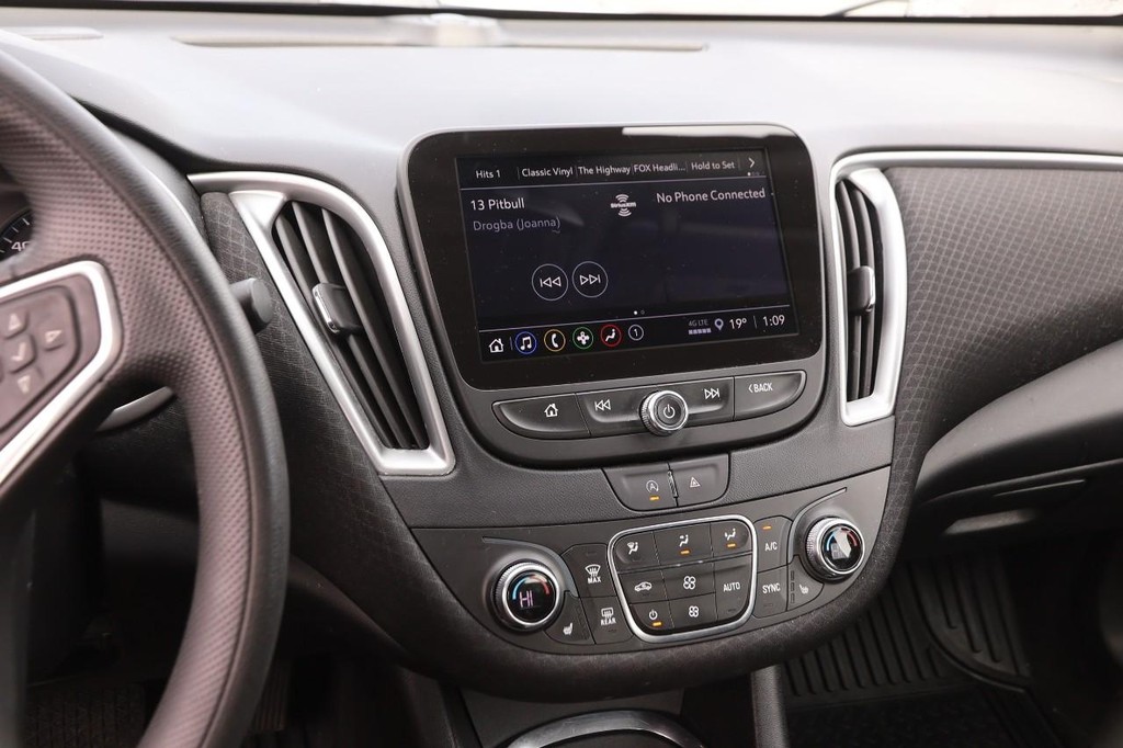 Chevrolet Malibu Vehicle Full-screen Gallery Image 15