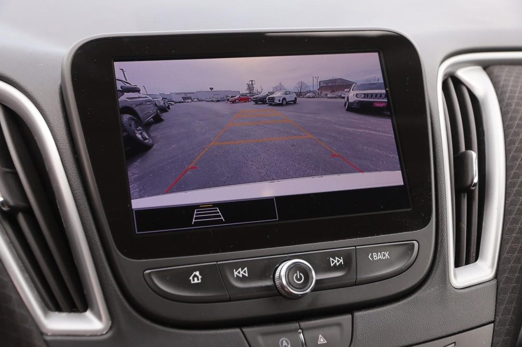 Chevrolet Malibu Vehicle Full-screen Gallery Image 16