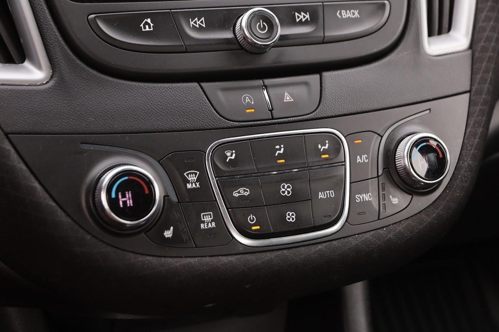 Chevrolet Malibu Vehicle Full-screen Gallery Image 17