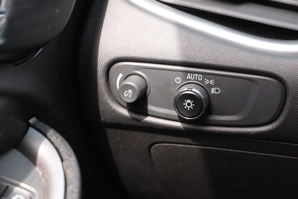 Chevrolet Malibu Vehicle Full-screen Gallery Image 18