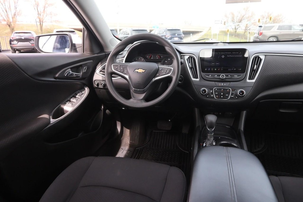 Chevrolet Malibu Vehicle Full-screen Gallery Image 20