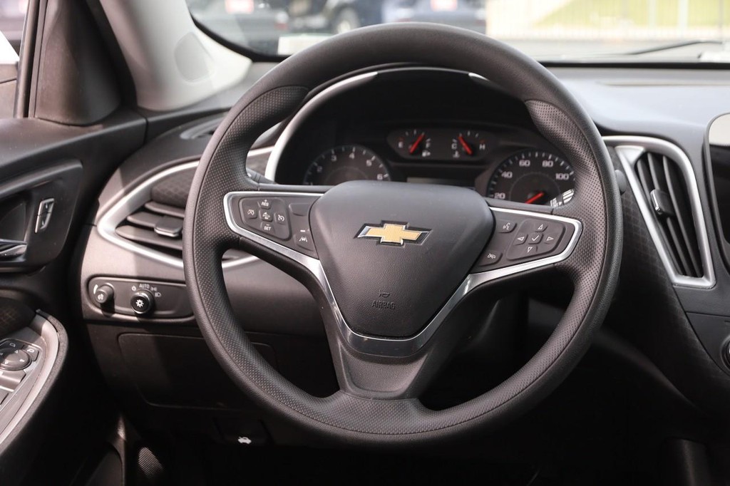 Chevrolet Malibu Vehicle Full-screen Gallery Image 21