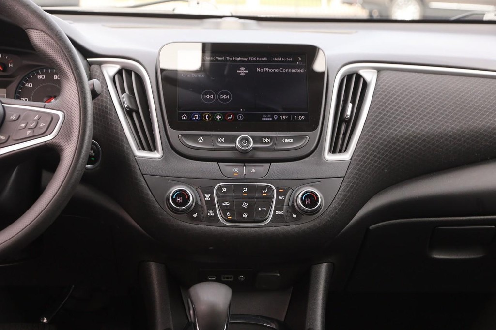 Chevrolet Malibu Vehicle Full-screen Gallery Image 22