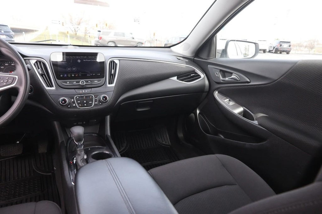 Chevrolet Malibu Vehicle Full-screen Gallery Image 23