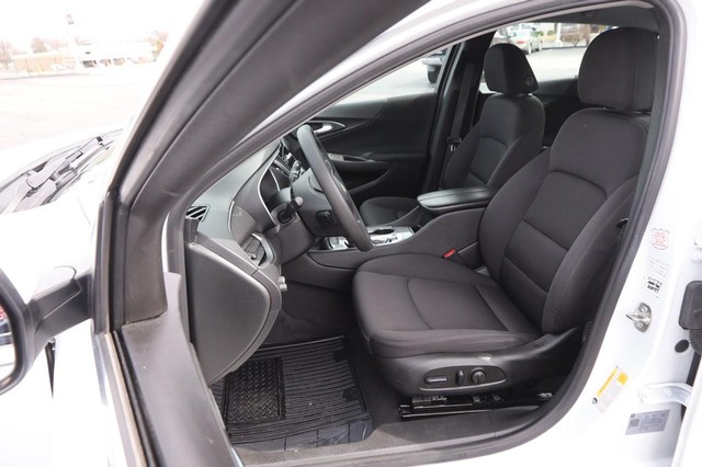 Chevrolet Malibu Vehicle Image 08