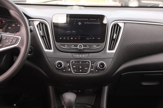 Chevrolet Malibu Vehicle Image 22