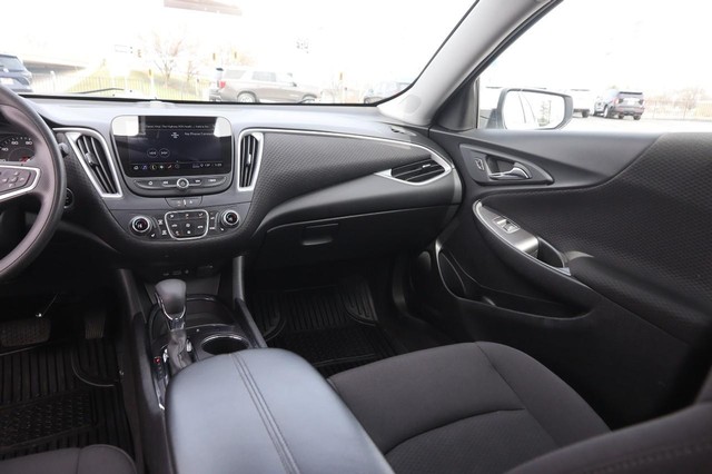 Chevrolet Malibu Vehicle Image 23